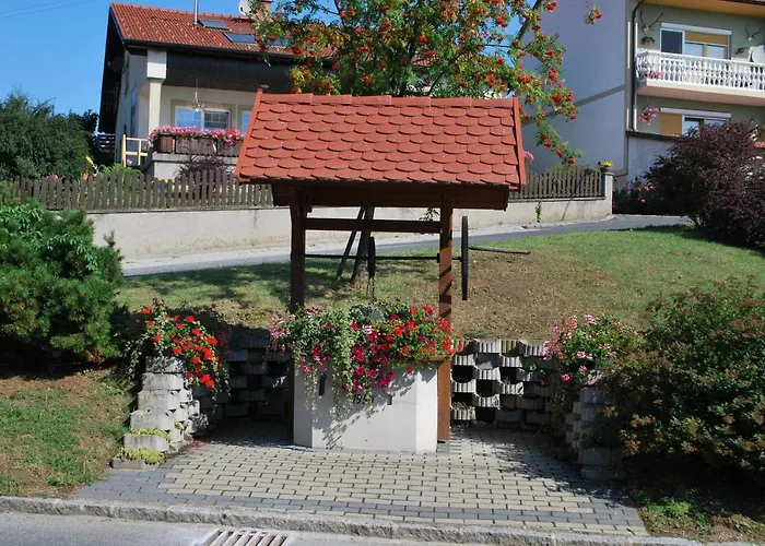 Helle, Offene Dachgeschosswohnung Mit Terrasse