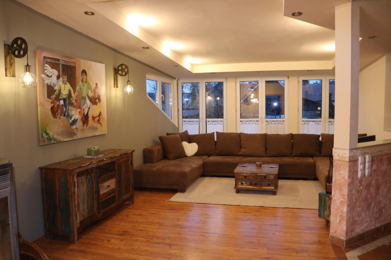 Helle, Offene Dachgeschosswohnung Mit Terrasse