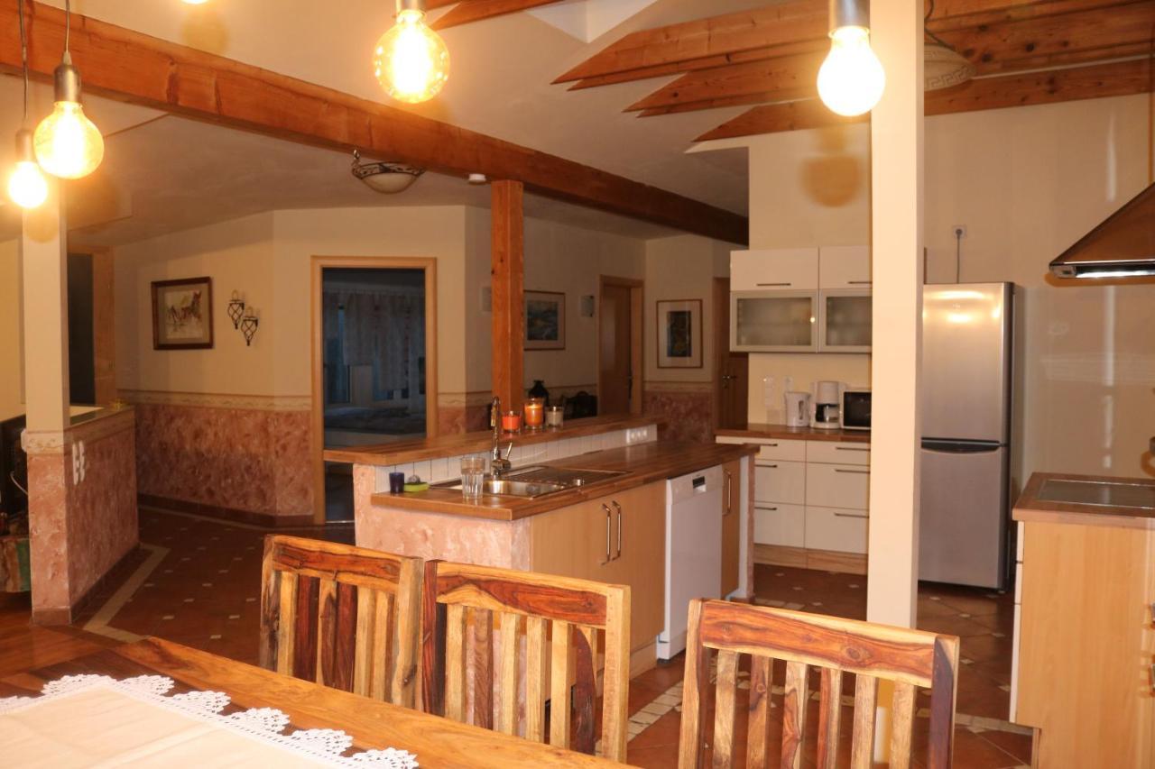 Apartment Helle, Offene Dachgeschosswohnung Mit Terrasse Oberloisdorf