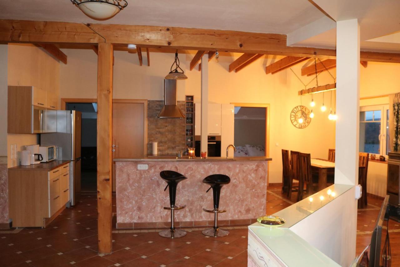 Apartment Helle, Offene Dachgeschosswohnung Mit Terrasse Oberloisdorf