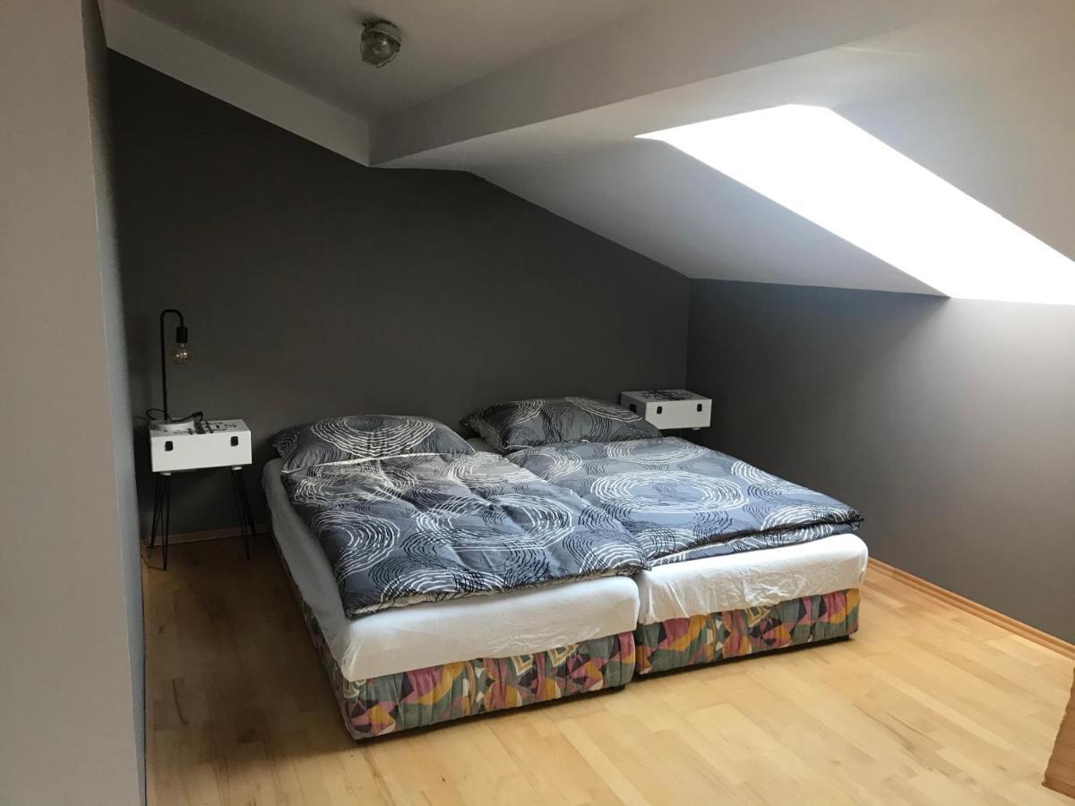 Helle, Offene Dachgeschosswohnung Mit Terrasse Oberloisdorf